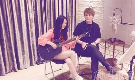 斗鱼TV阿冷录首歌都有名师来相助 网友:档次真高 斗鱼TV阿冷录首歌都有名师来相助 网友:档次真高