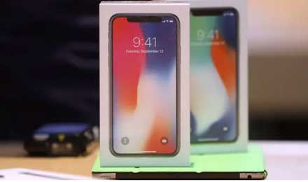 富士康郑州工厂非法使用学生加班组装iPhone X 富士康郑州工厂非法使用学生加班组装iPhone X