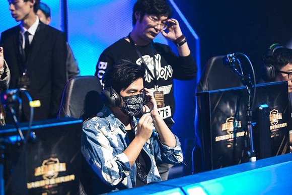 周杰伦《等你下课》组队打电竞。。。 周杰伦《等你下课》组队打电竞。。。