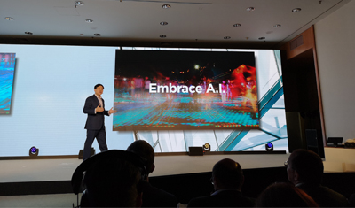 杨元庆:海外业务占比超7成,全球化将成联想的长期优势 杨元庆:海外业务占比超7成,全球化将成联想的长期优势