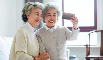 应用平台能成为两代人的情感连接器:爸妈开始修图、K歌 应用平台能成为两代人的情感连接器:爸妈开始修图、K歌