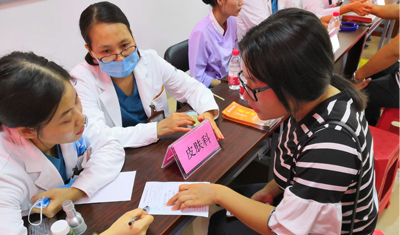 峰程7080组织全职员参加广西国际壮族医院义诊 峰程7080组织全职员参加广西国际壮族医院义诊