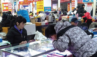 电商多种渠道变相降价,“果粉”转粉国产手机 电商多种渠道变相降价,“果粉”转粉国产手机