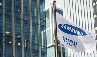 三星S10+真机首度曝光!正面全是屏+屏内前置双摄 三星S10+真机首度曝光!正面全是屏+屏内前置双摄