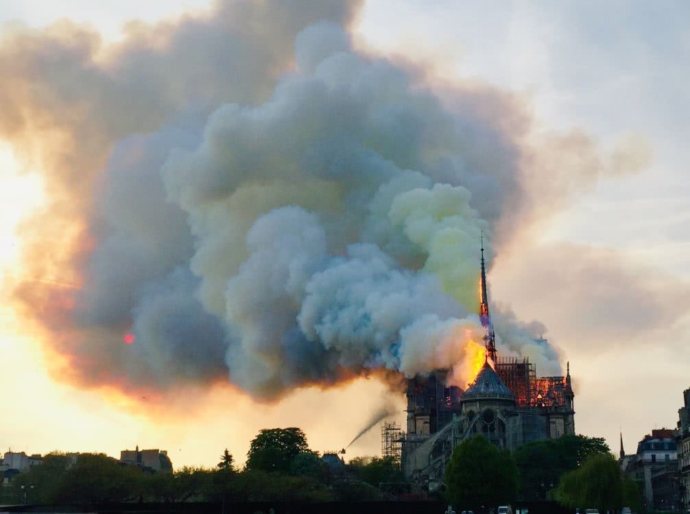 巴黎圣母院历经760年被毁，重修需要10年，这场炼狱让人哀叹