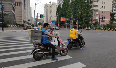 外卖平台只与第三方签协议,谁为“零工”骑手埋单? 外卖平台只与第三方签协议,谁为“零工”骑手埋单?