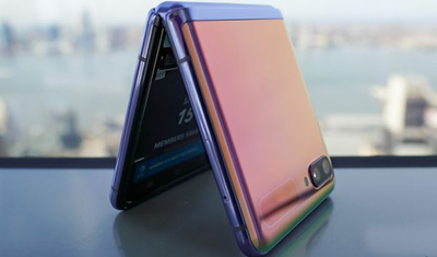 指甲盖可在三星Galaxy Z Flip超薄玻璃留痕 指甲盖可在三星Galaxy Z Flip超薄玻璃留痕
