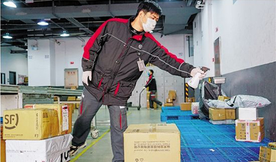 疫情逆行者:顺丰业务量增长超4成、营收过百亿 疫情逆行者:顺丰业务量增长超4成、营收过百亿