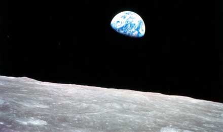 月球上的水不仅能喝，还能用作火箭燃料？