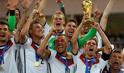 荣耀传承！决赛拉姆将携大力神杯入场 超模相伴